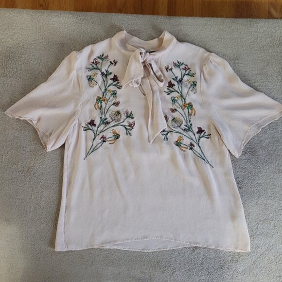 Aritzia Little Moon Zinnia Floral Embroidered Tie-Neck Blouse size medium - Picture 4 of 12